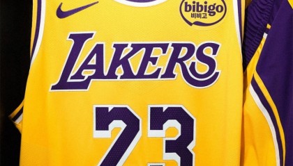 必一运动-历史唯一！湖人为了詹姆斯主动在球衣上放骑士和热火的元素！