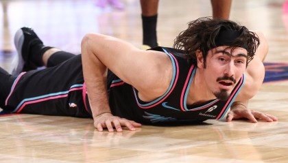 必一运动官方网站-哈克斯：努力帮助我们核心球员给他们更多活力 做好该做的争胜