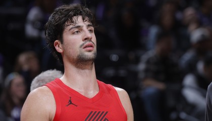 把锅背好！阿夫迪亚19中7&amp;三分12投仅2中 还有7失误！