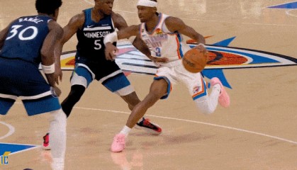 必一运动官方网站-华子亲手送亚历山大20+！这眼神，是要弑父啊！|吉安尼斯·安特托孔波|雄鹿|步行者|NBA|雷霆_新浪体育_新浪新闻