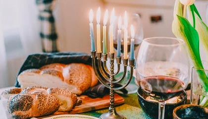 超三联赛社媒分享精彩瞬间：主教练不光已热身，还真上场了